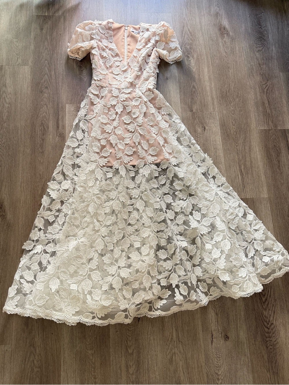 helsi clara white 3d floral embroidered deep v-neck maxi gown dress size XS NEW
